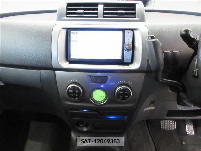Toyota BB 2011-10 4038768-9