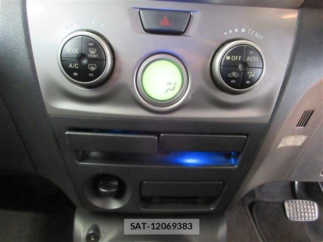 Toyota BB 2011-10 4038768-11