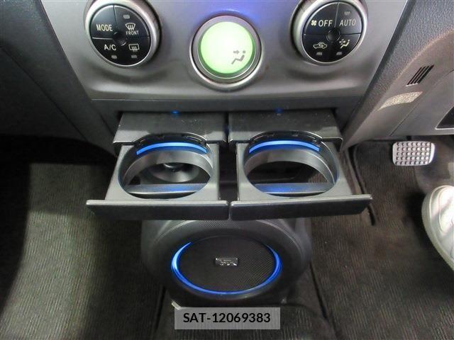 Toyota BB 2011-10 4038768-12