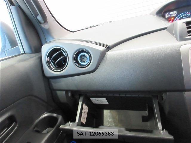 Toyota BB 2011-10 4038768-15