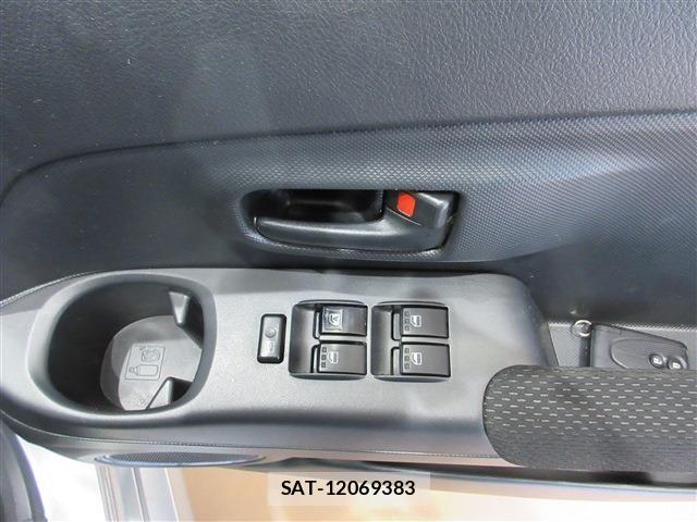Toyota BB 2011-10 4038768-16