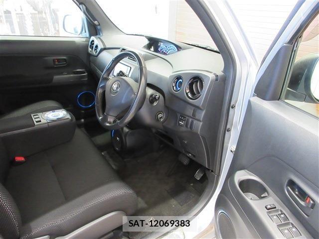Toyota BB 2011-10 4038768-17