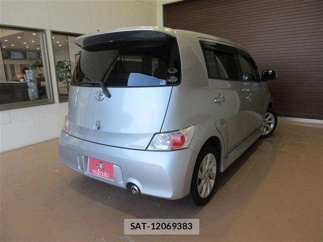 Toyota BB 2011-10 4038768-4