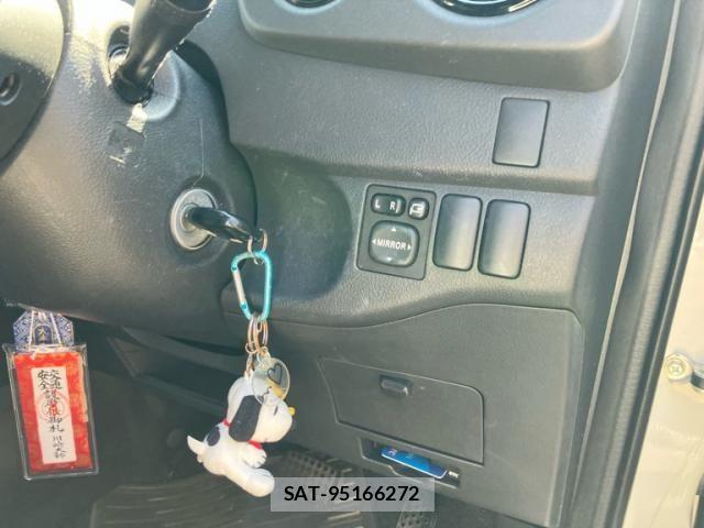 Toyota BB 2013-05 4930640-17