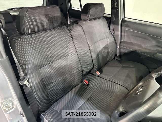 Toyota BB 2009-10 6902422-23