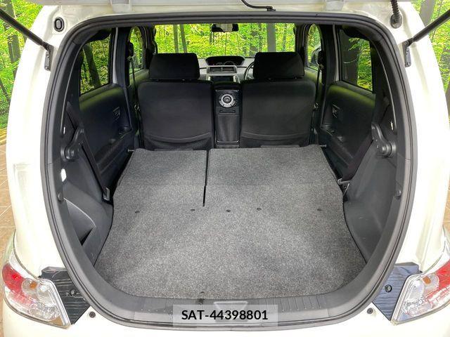 Toyota BB 2009-07 7215153-9