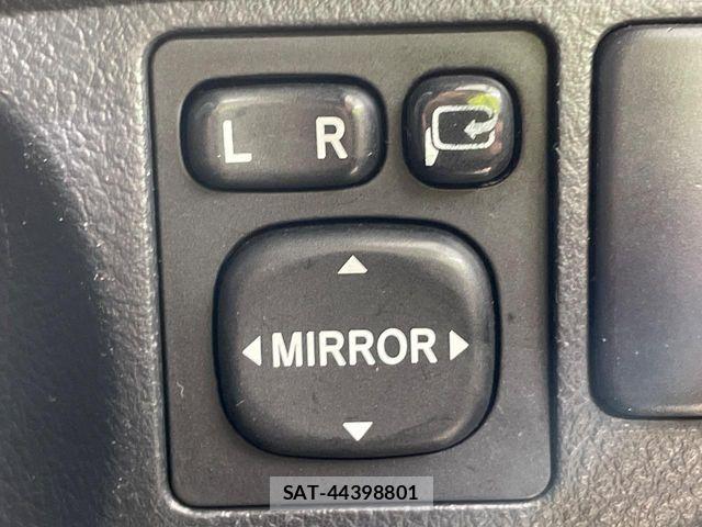 Toyota BB 2009-07 7215153-6