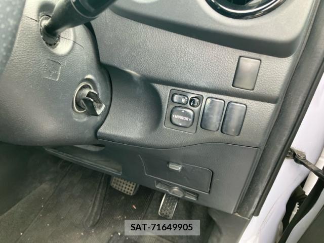Toyota BB 2007-03 7215143-16