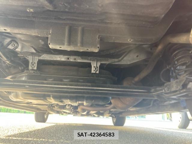 Toyota BB 2007-10 7215147-11