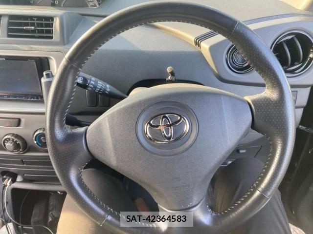 Toyota BB 2007-10 7215147-17