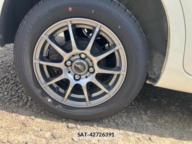 Toyota BB 2011-09 7215154-11