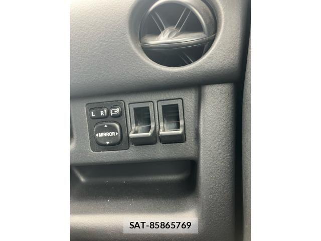 Toyota BB 2005-06 7325825-15