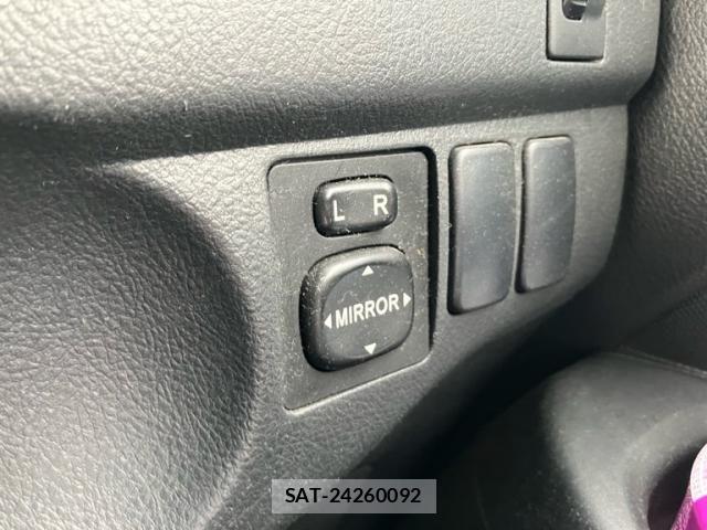 Toyota BB 2007-04 7325823-13