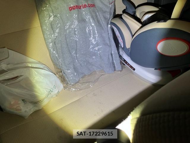 Toyota BB 2009-11 7325821-11
