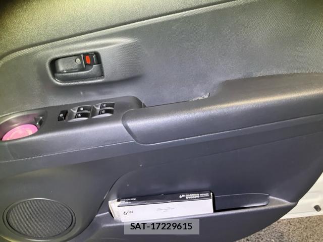 Toyota BB 2009-11 7325821-5