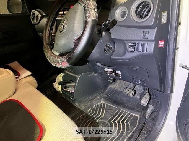 Toyota BB 2009-11 7325821-6