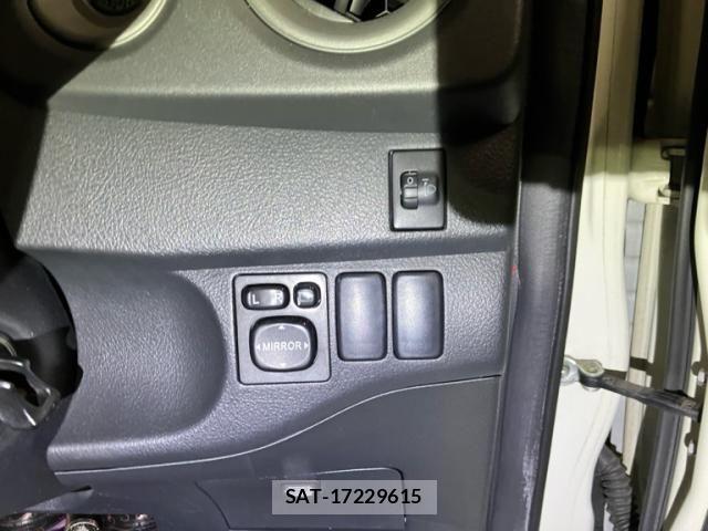 Toyota BB 2009-11 7325821-7
