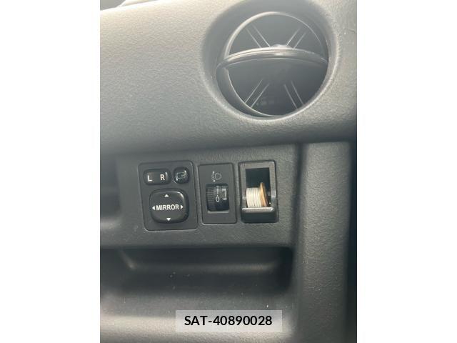 Toyota BB 2005-11 7356948-19