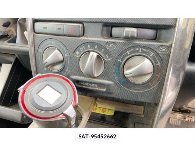 Toyota BB 2005-11 7356950-22