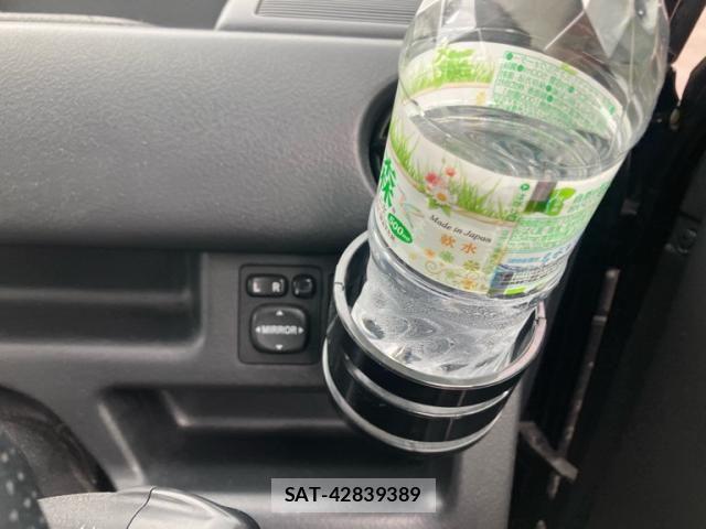 Toyota BB 2002-02 7356944-11