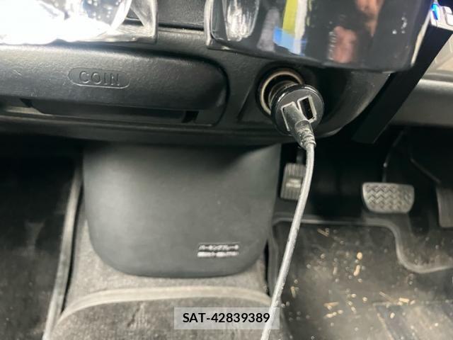 Toyota BB 2002-02 7356944-19