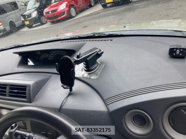 Toyota BB 2011-06 7356949-15
