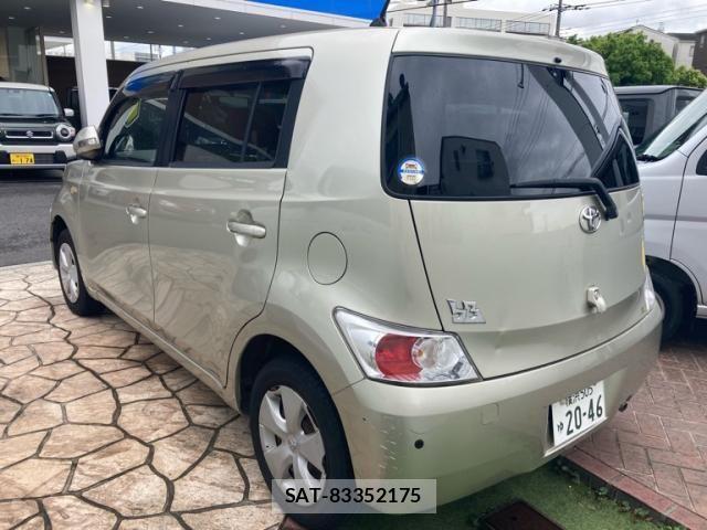 Toyota BB 2011-06 7356949-5