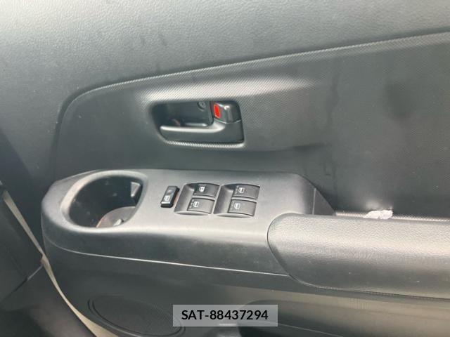 Toyota BB 2009-03 7453070-11