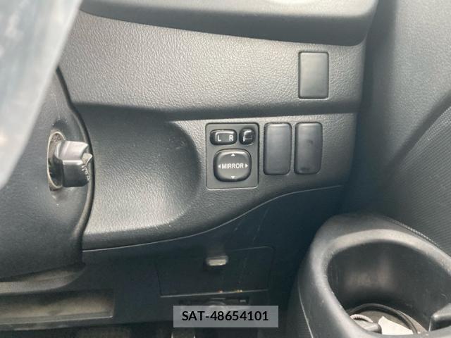 Toyota BB 2011-01 7875414-23