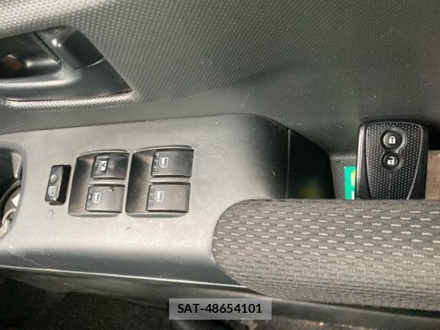 Toyota BB 2011-01 7875414-24