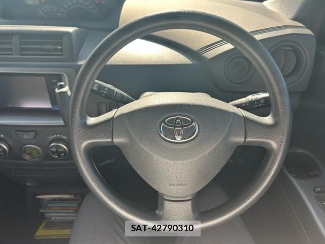 Toyota BB 2016-06 7875415-14