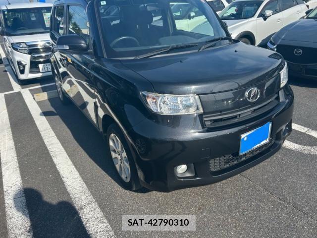 Toyota BB 2016-06 7875415-1