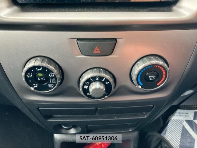 Toyota BB 2009-04 7875419-17