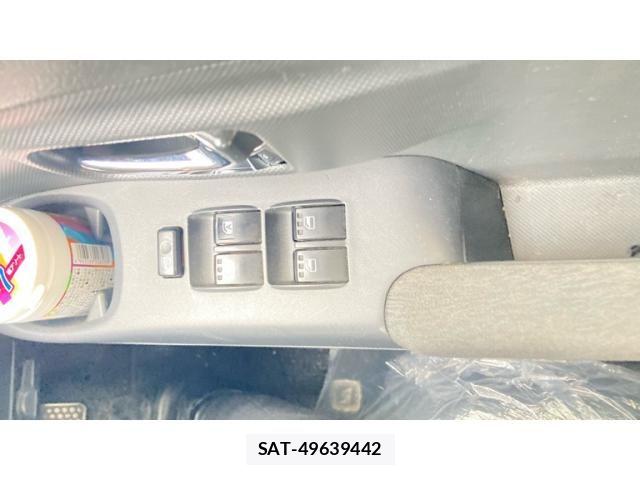 Toyota BB 2016-06 7875417-13