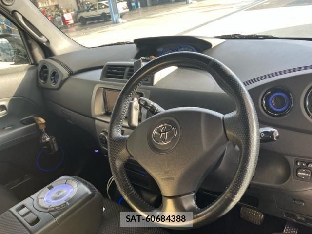 Toyota BB 2009-06 7978582-11