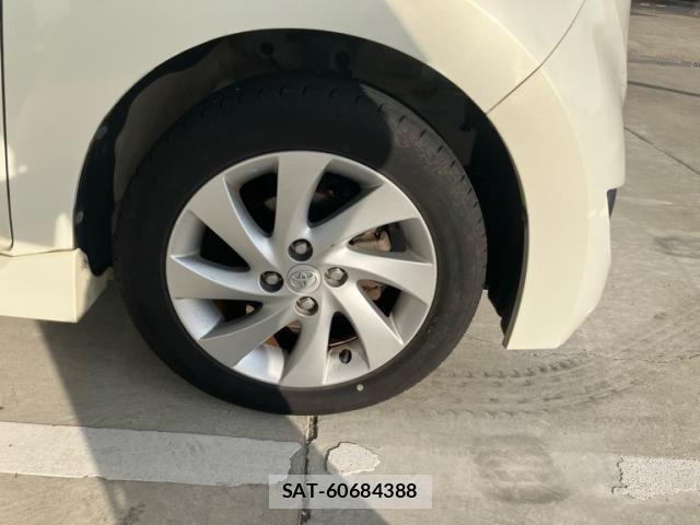 Toyota BB 2009-06 7978582-2