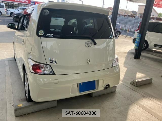 Toyota BB 2009-06 7978582-5