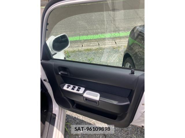 Toyota BB 2005-11 8098109-16