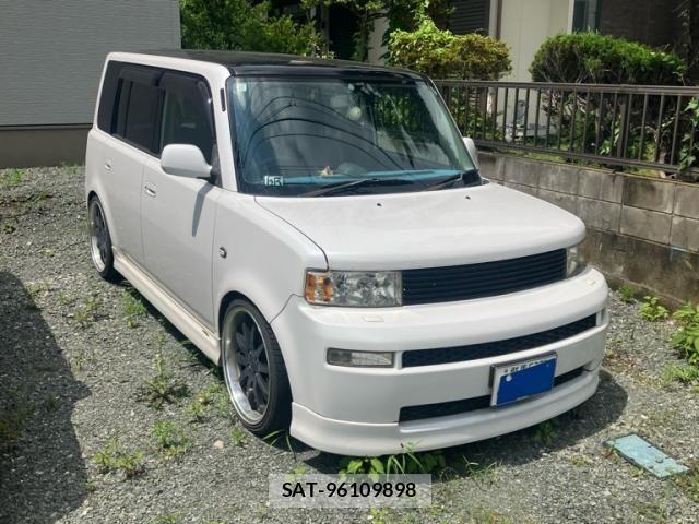 Toyota BB 2005-11 8098109-2