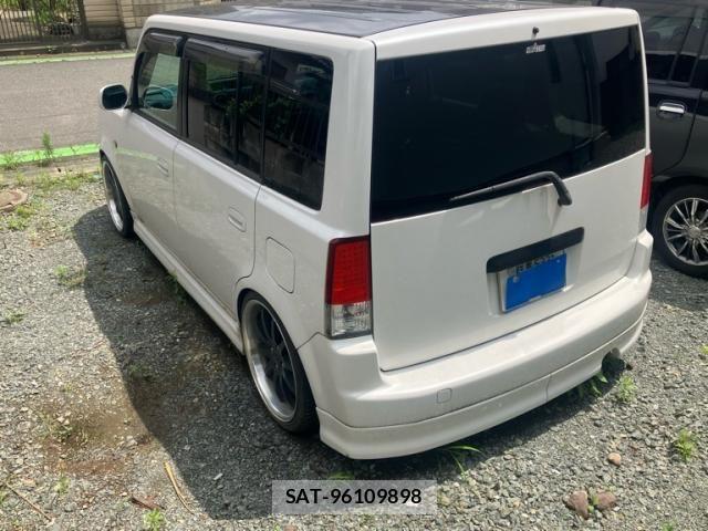Toyota BB 2005-11 8098109-5