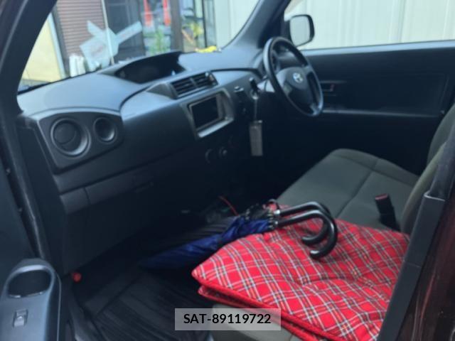 Toyota BB 2009-11 8129111-11