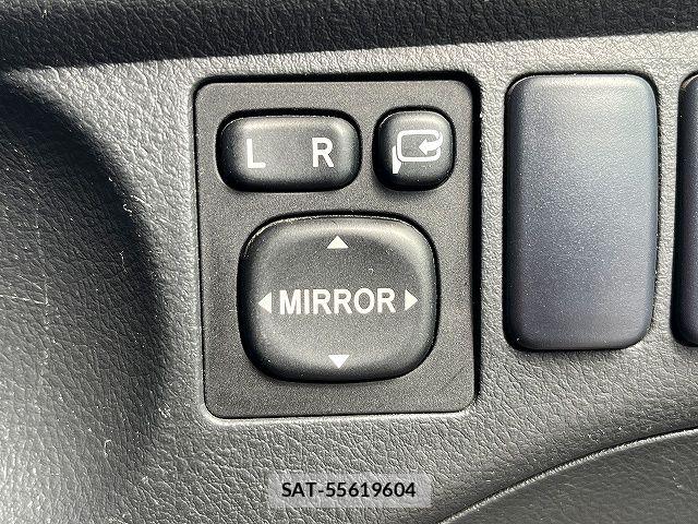 Toyota BB 2006-03 8206490-16