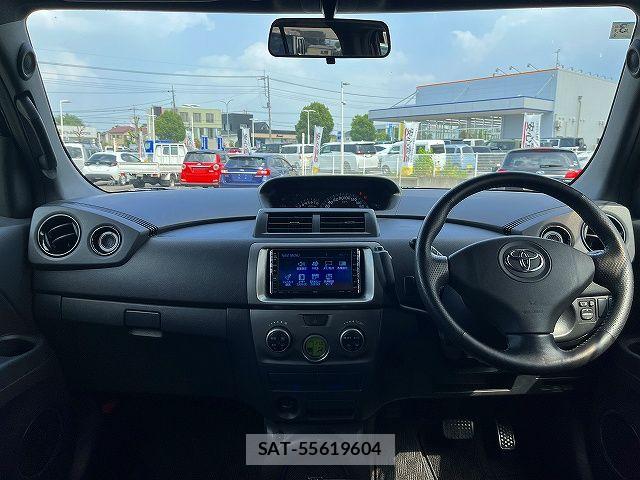 Toyota BB 2006-03 8206490-1