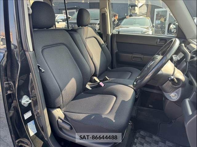 Toyota BB 2005-11 8206496-11