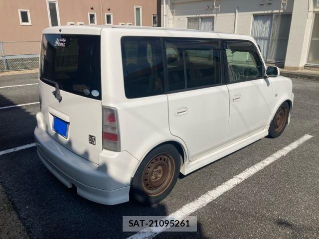 Toyota BB 2005-10 8228987-6