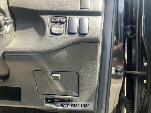 Toyota BB 2009-07 8313231-13