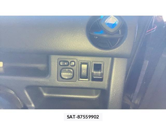 Toyota BB 2001-06 8334987-5