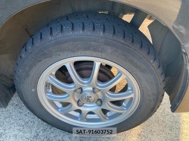Toyota BB 2011-11 8334989-11