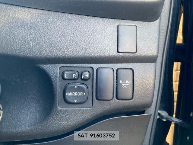 Toyota BB 2011-11 8334989-19