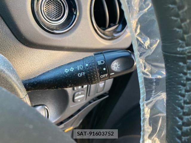 Toyota BB 2011-11 8334989-21